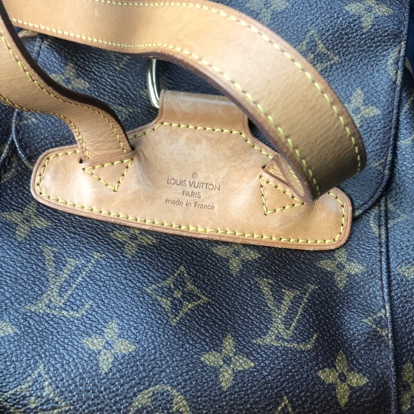 Louis Vuitton Montsouris MM - Picture 9 of 12